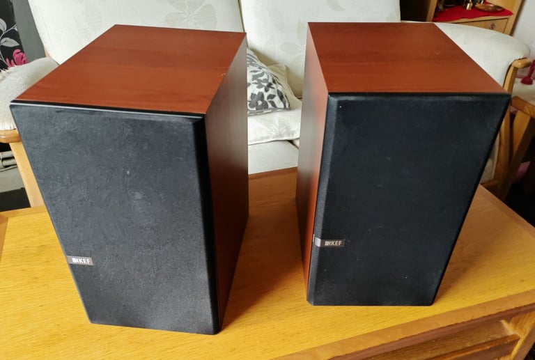 Pair of KEF Q300 bookshelf speaker