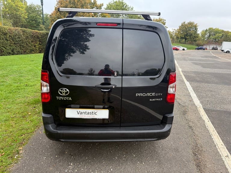 22 TOYOTA PROACE CITY ICON 50KWH AUTO APPLE CAR PLAY LWB ELECTRIC APPLE 