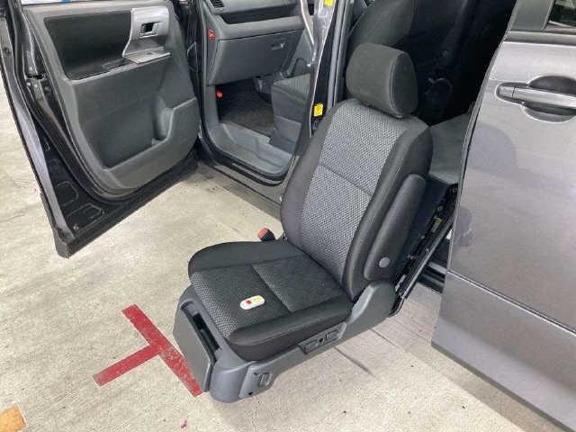 TOYOTA NOAH WELCAB WITH DISABILITY / DISABLED ACCESS SEAT
