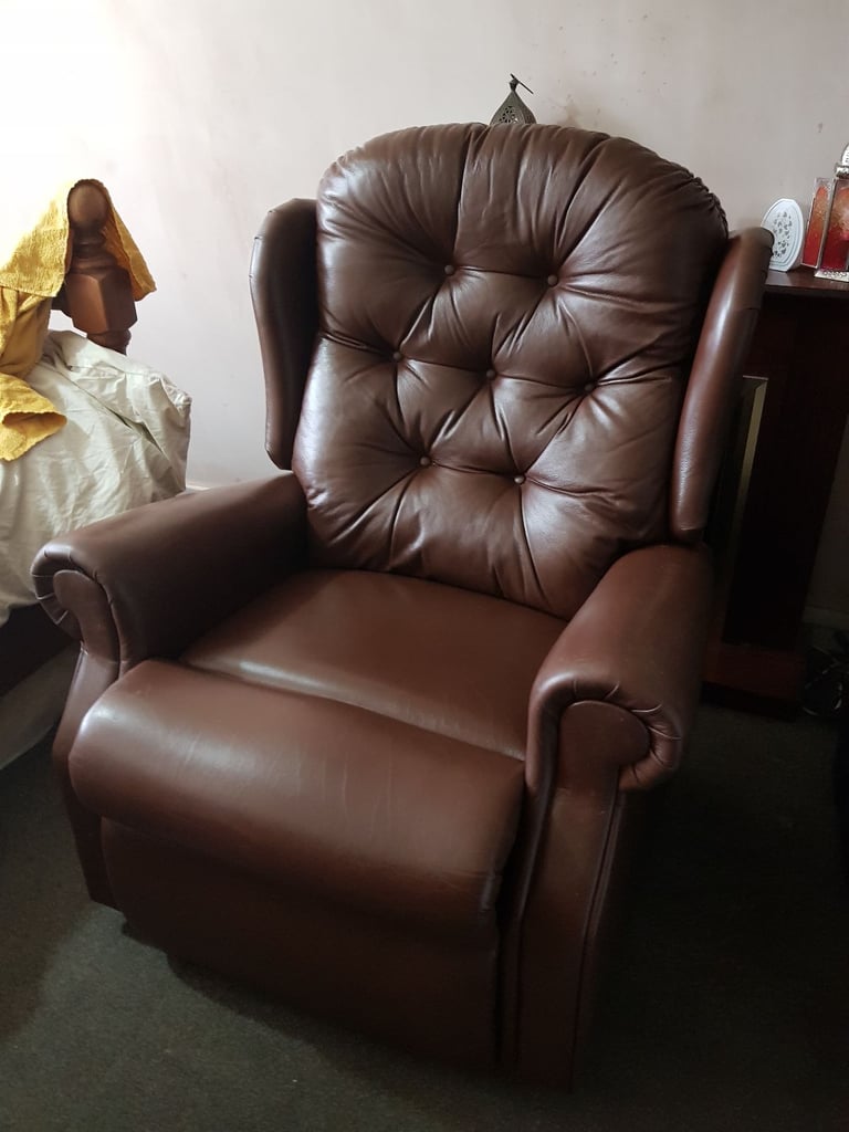 Ex Large Comfy Leather recliner Armchair FREE Delivery