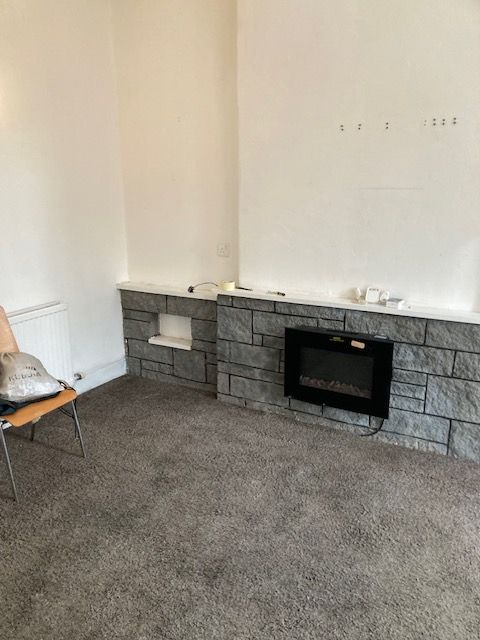 Excellent one bedroom flat to rent in Central Falkirk. Rent - £590 pcm
