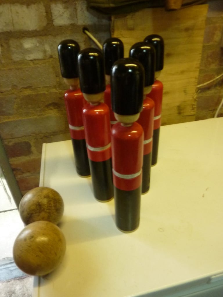 SKITTLES GAME -  ' ROYAL SOLDIERS'   NINE PINS  WITH WOODEN BALLS -  JAQUES