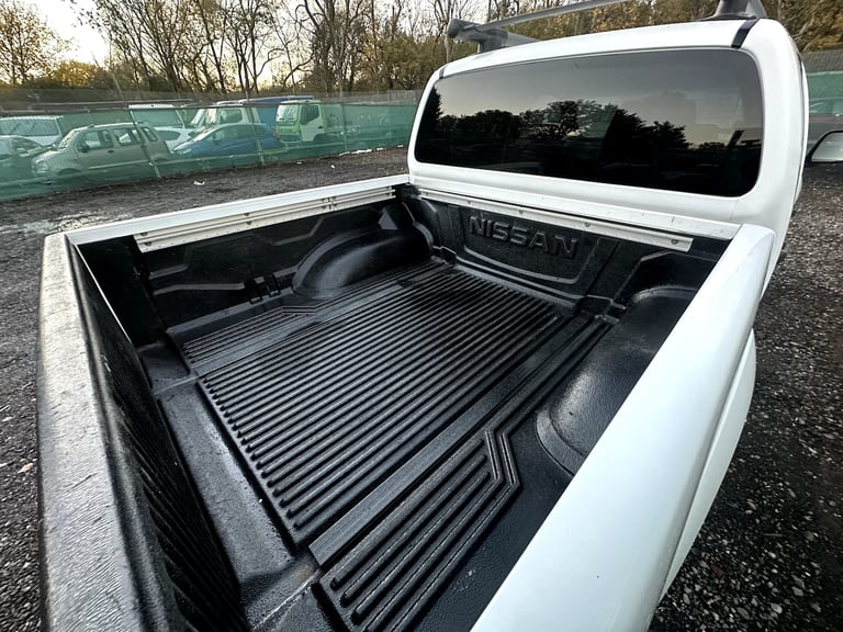 2013 Nissan Navara 3.0 dCi V6 Outlaw 4WD Diesel 4-Door Diesel