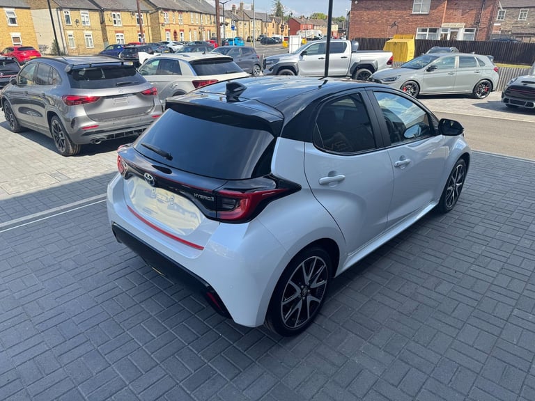 2022 Toyota Yaris 1.5 VVT-h Dynamic E-CVT Euro 6 (s/s) 5dr HATCHBACK Petrol/Electric Hybrid Autom...