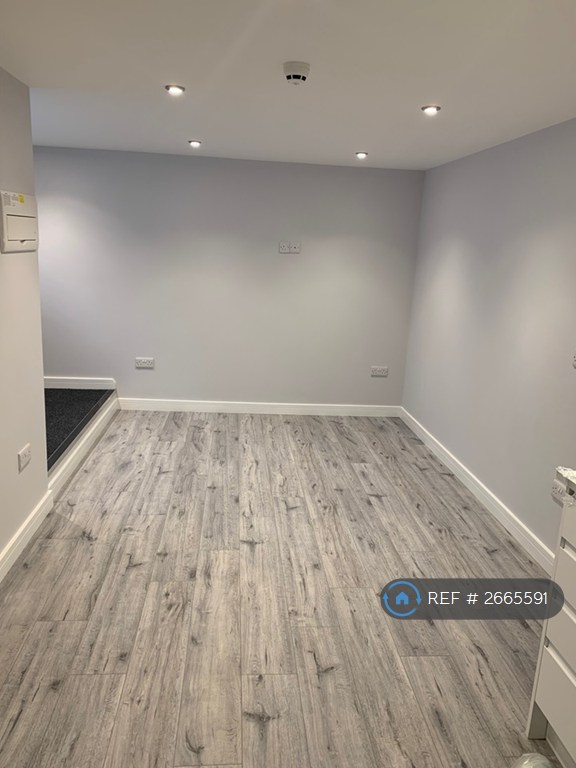 1 bedroom flat in The Causeway, Altrincham, WA14 (1 bed) (#2665591)