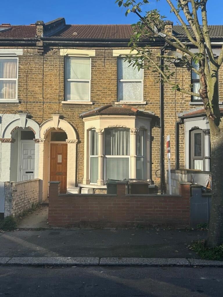 image for Layton studio flat to rent E11