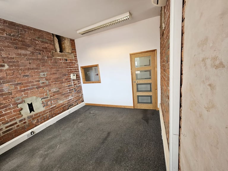  Cut Your Overheads Stay Local in West Yorkshire Office and Warehouse to Rent 
