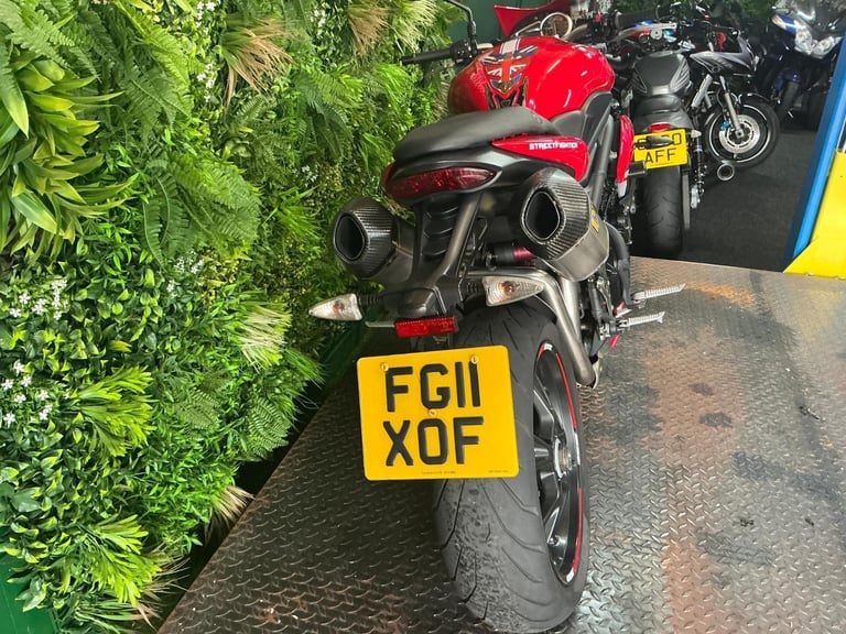 Triumph Speed Triple 1050 free delivery 