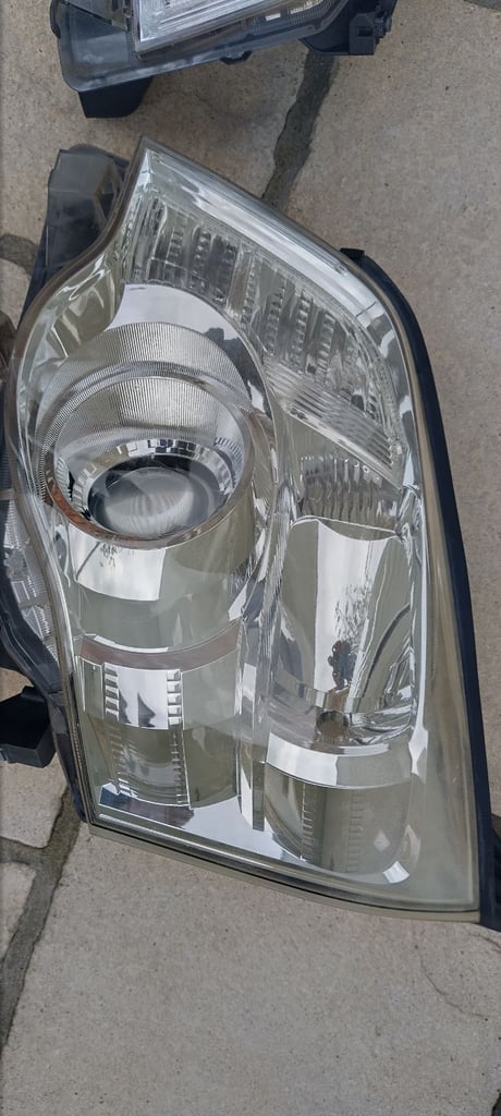 2013 Genuine Toyota Noah Headlights Headlamps