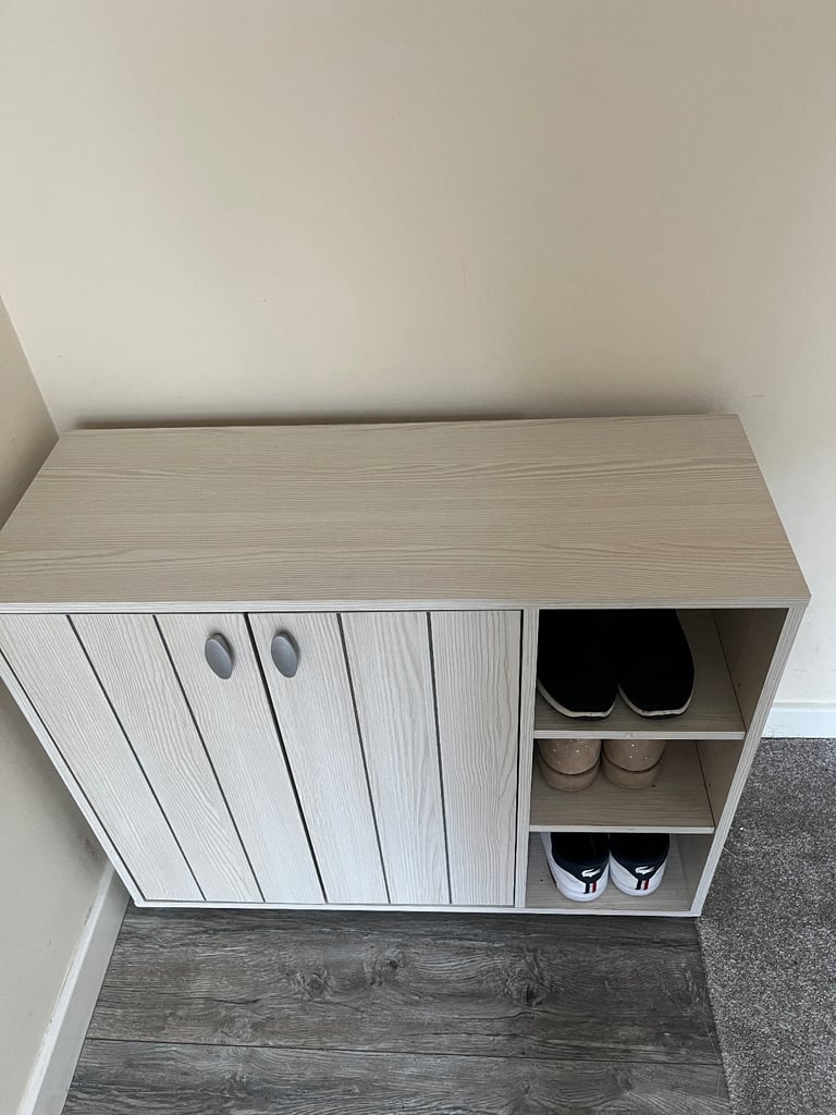 Shoe cabinet 