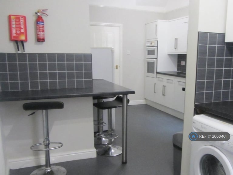 6 bedroom house in Penny Lane, Liverpool, L18 (6 bed) (#2668461)