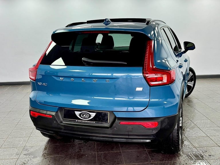VOLVO XC40 1.5h T5 Recharge 10.7kWh Ultimate Dark Auto Euro 6 (s/s) 5dr 2023