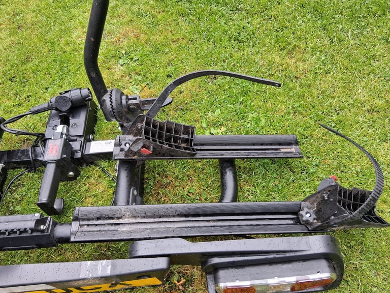 Menabo towbar mounted bike rack. Quality built to hold any bike in particular heavier E-Bikes