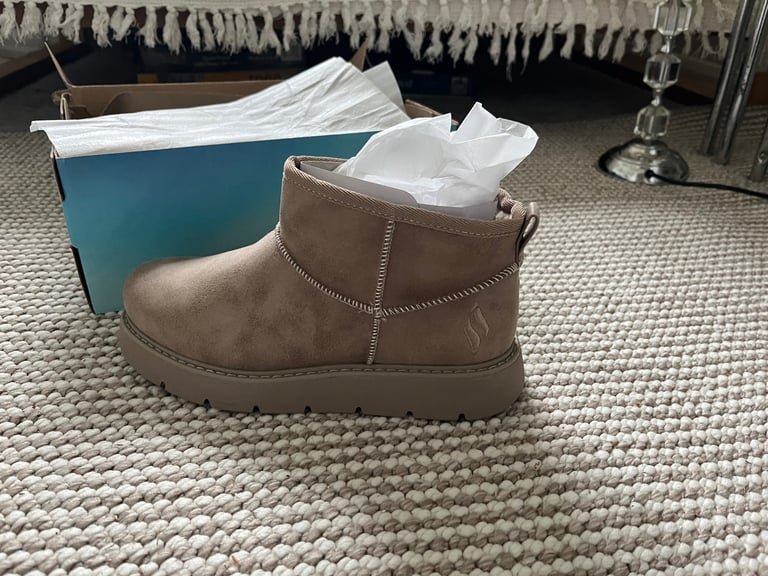 Skechers ultra mini boot - brand new 5
