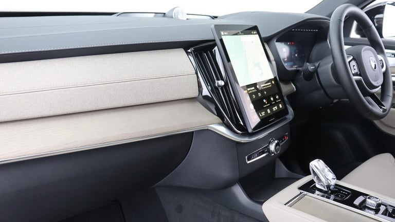2025 Volvo XC90 T8 PHEV AWD Ultra Dark (Sunroof, 360 Camera, Bowers &amp; Wilkins Sound) ESTATE P...