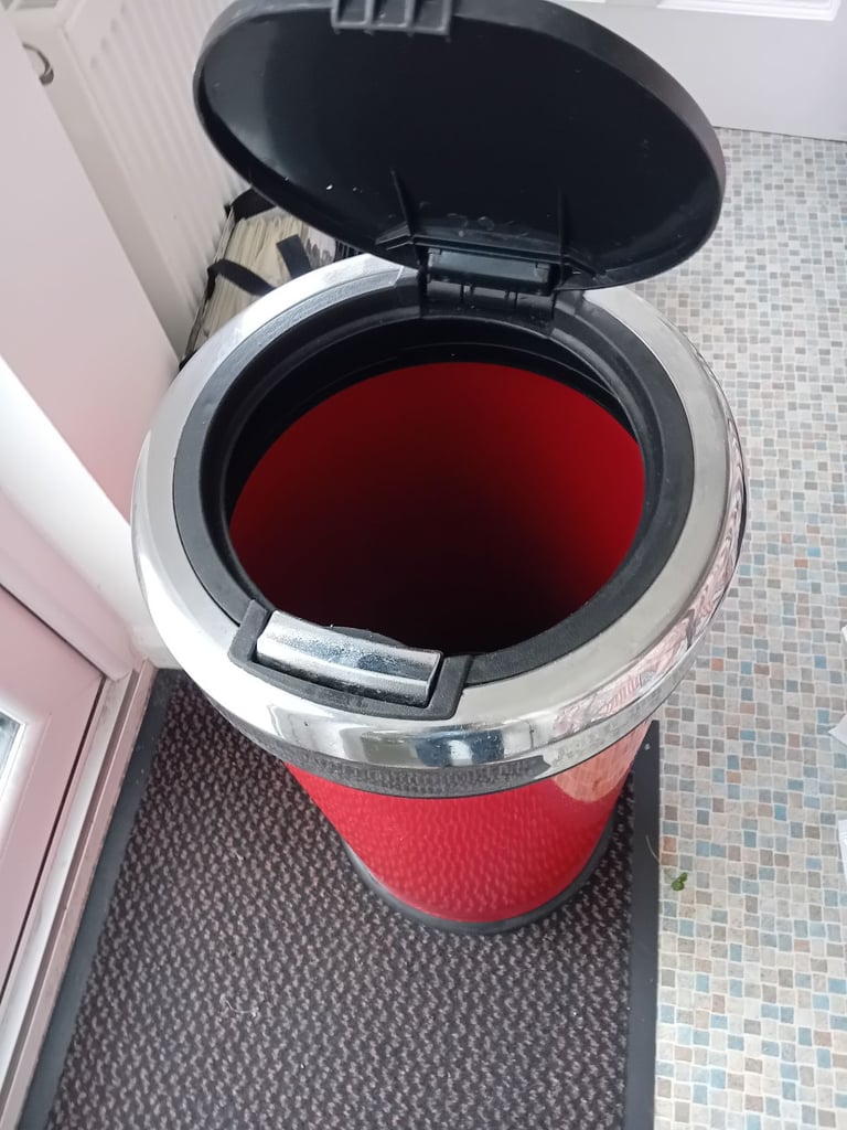 Flip top waste bin (Promised)