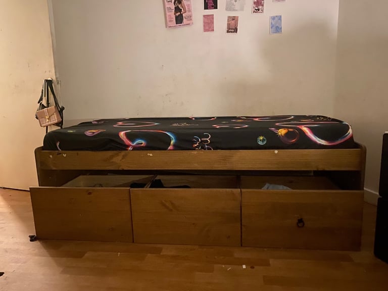 Oak wood single bed