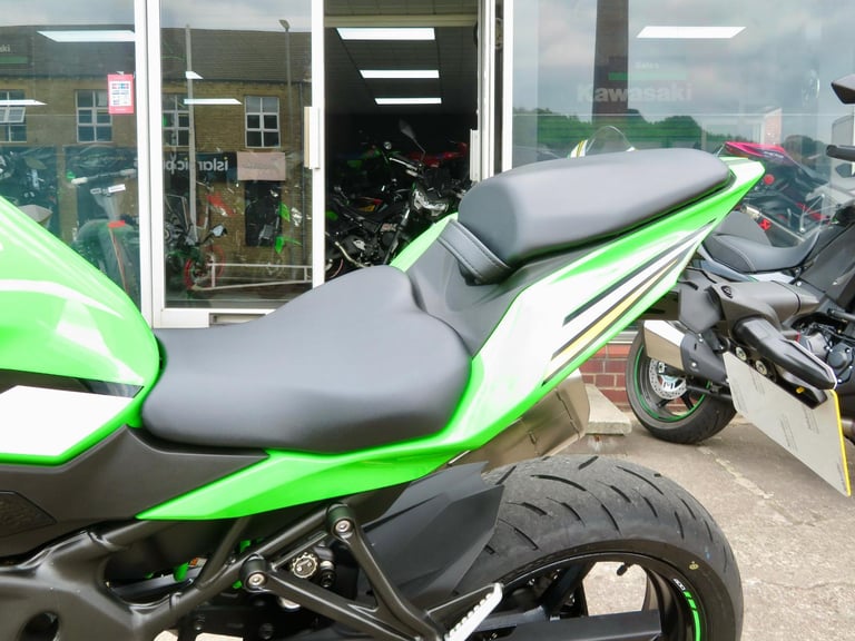 KAWASAKI NINJA ZX-4RR 2025