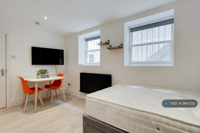 Studio flat in Gloucester Place, London, NW1 (#2667225)