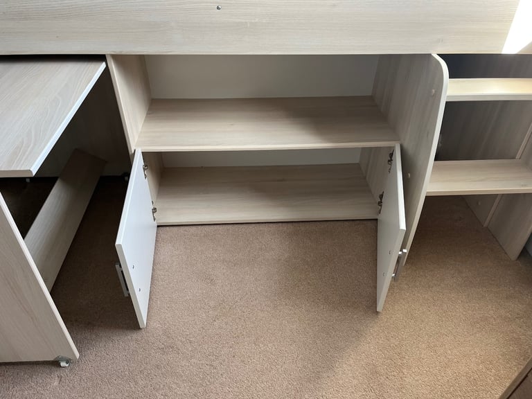 Mid sleeper cabin bed