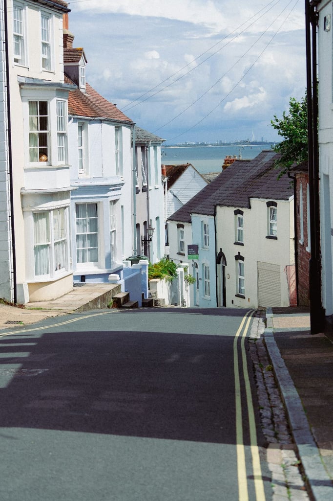 image for Urgently Wanted 2,3,4,5 Bedroom houses in South Wales Flats, houses & Holiday Homes