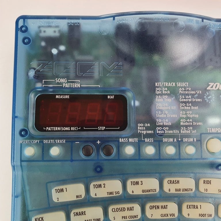 Zoom Drum machine with bass/synth sounds