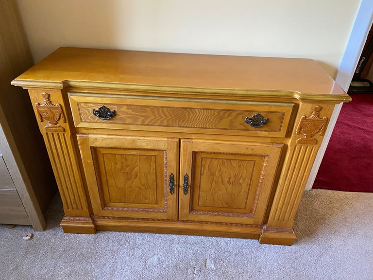 OAK SIDEABORD VGC - DELIVERY AVAILABLE 