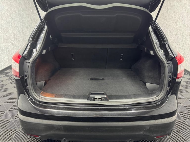 2015 Nissan Qashqai 1.2 DIG-T Tekna XTRON 2WD Euro 6 (s/s) 5dr HATCHBACK Petrol Automatic