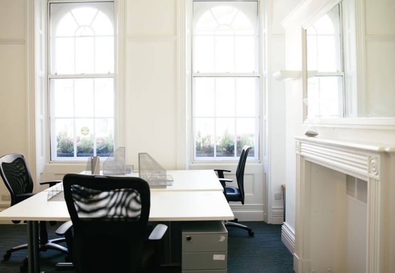 *London Bridge* Private Serviced Offices: Units from 4 to 60 desks - Boutique Building