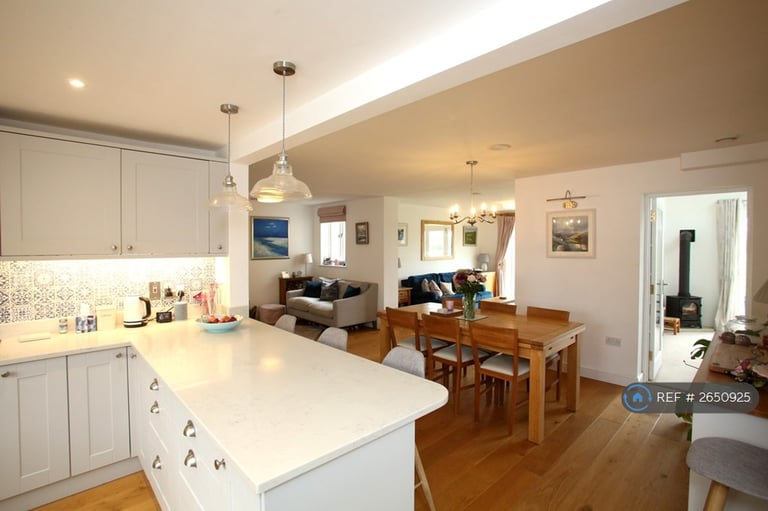 5 bedroom house in The Cedars, Lea, Nr Malmesbury, SN16 (5 bed) (#2650925)