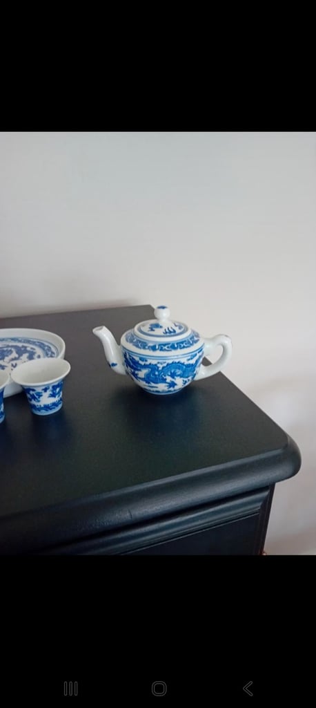 Charming 6 piece blue & white chinoiserie phoenix dragon mini tea set.