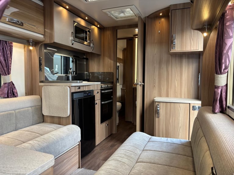 2017 Swift Challenger Hi-Style 560 Rear Island Fixed Bed 12 Months Warranty