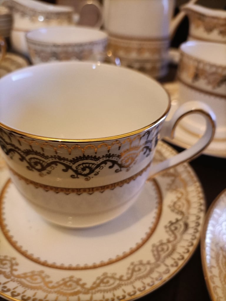 Elizabethan vintage fine china set. As per pictures. Collection only 