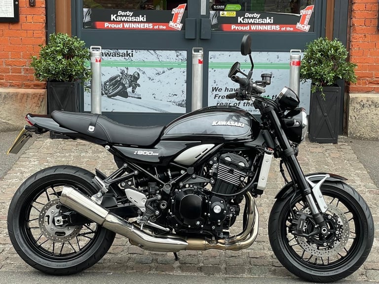 2022 Kawasaki Z900RS retro style motorbike - Custom painted