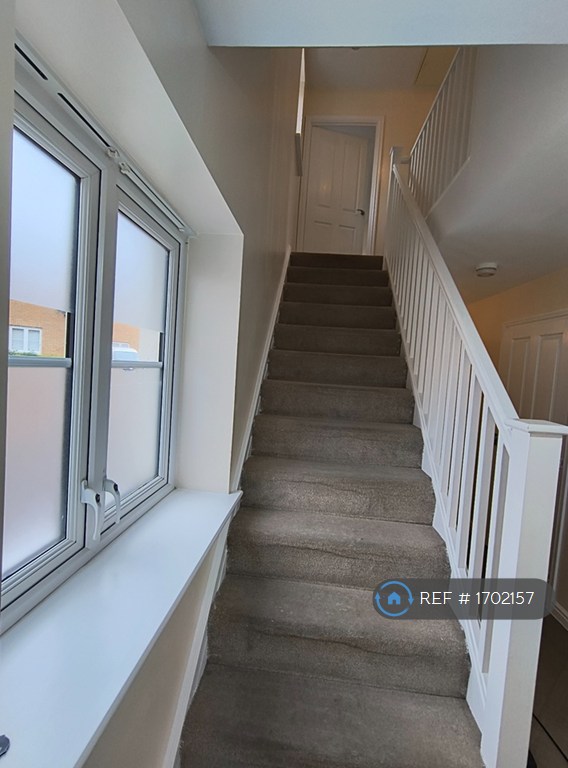 3 bedroom house in Oldmead Close, Harold Hill, Romford, RM3 (3 bed) (#1702157)