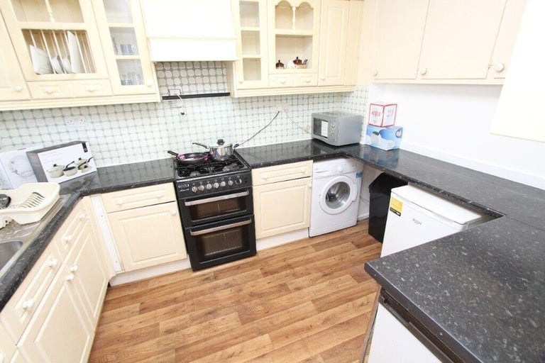 Bethnal Green - MOVE IN ASAP - cheap double room / 0 DEPOSIT SCHEME