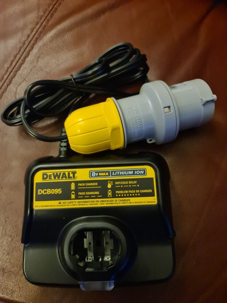 DeWALT DCB095 8-Volt Max Pocket Battery Charger for Gyroscopic tools New 2020  110volt