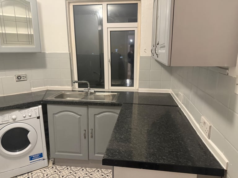 2 Bedroom first Floor Maisonette (Flat) is available to rent in Hayes UB4 