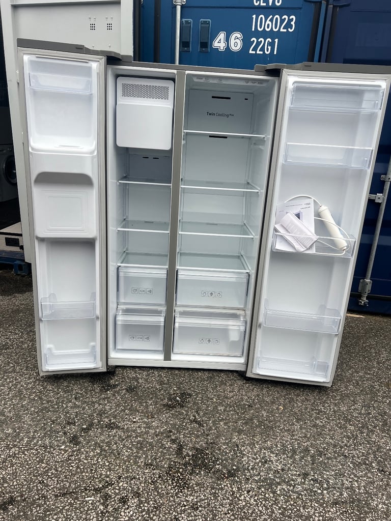 SAMSUNG AMERICAN FRIDGE FREEZER FOR SALE