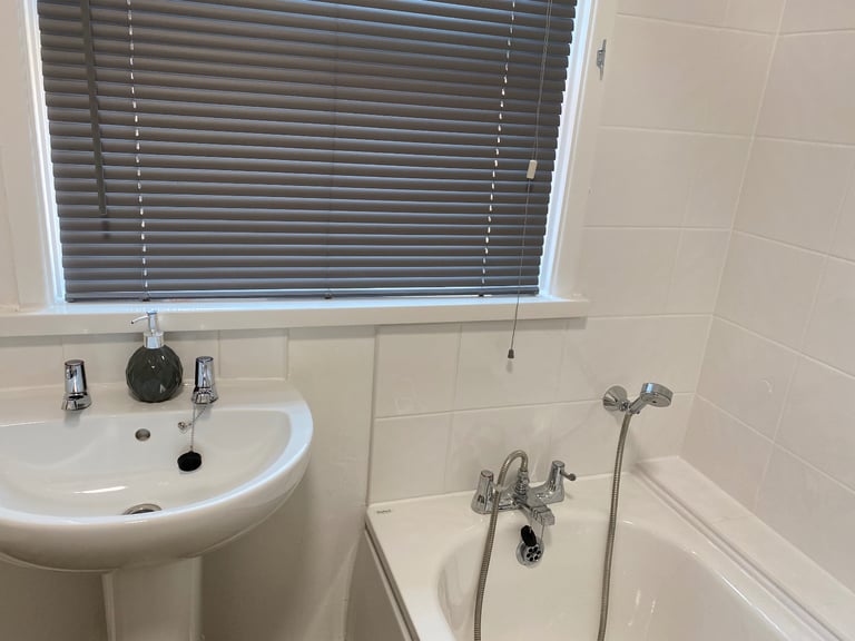 Spacious 2 bedroom house with 2 living rooms for exchange