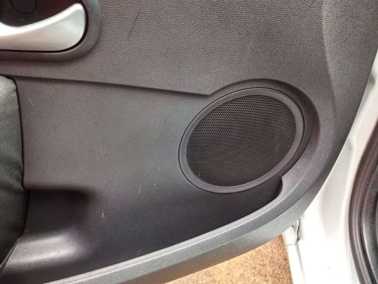 2009 Renault Clio 1.1 Clio Expression 16v 5dr Hatchback Petrol Manual