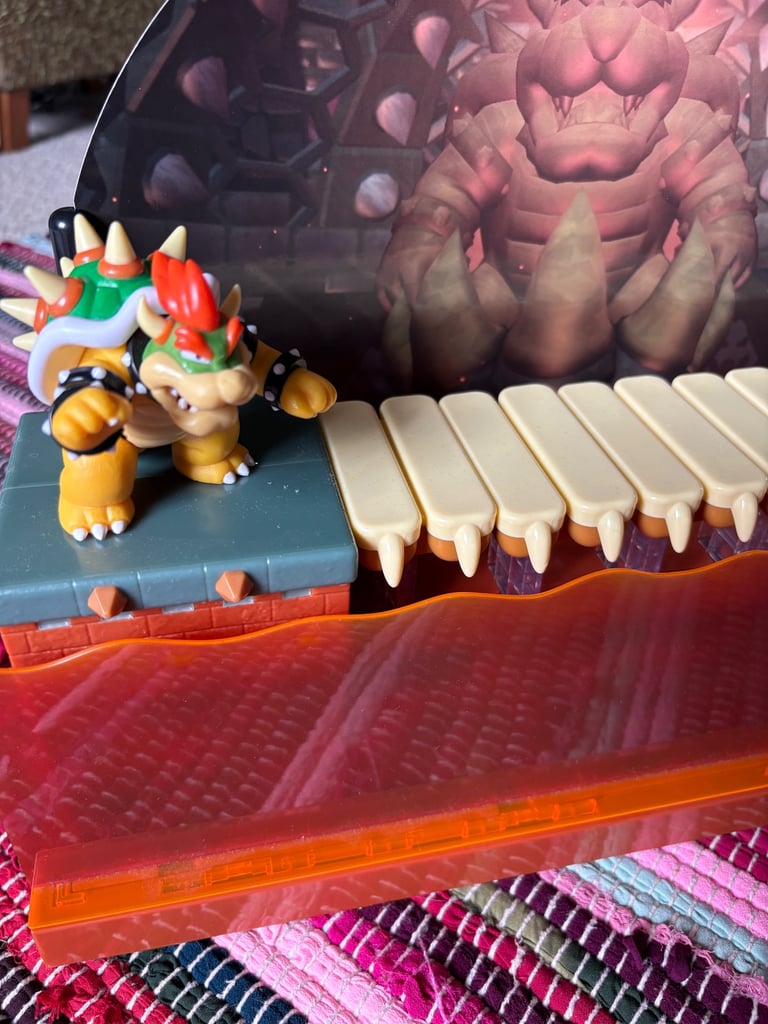 Super Nintendo - Super Mario Deluxe Bowser Battle Playset