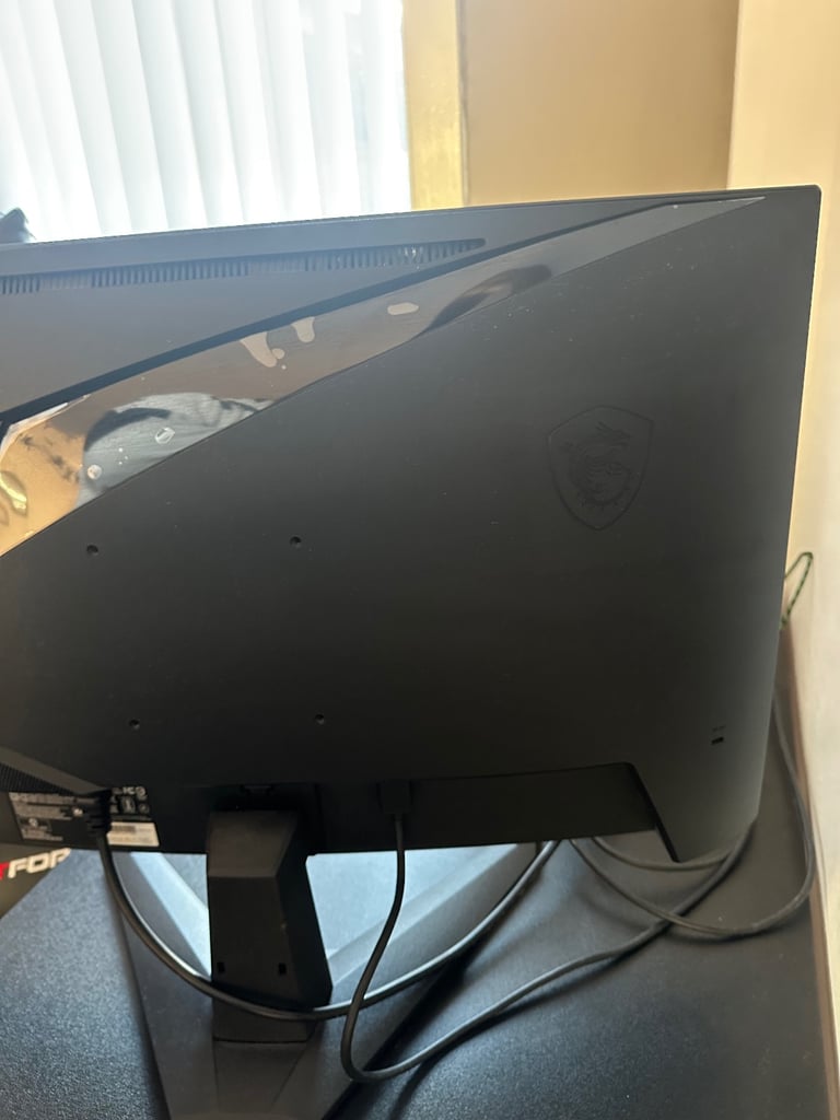 Full gaming set up. Xbox S 1tb, pad, headset, chair, monitor, table