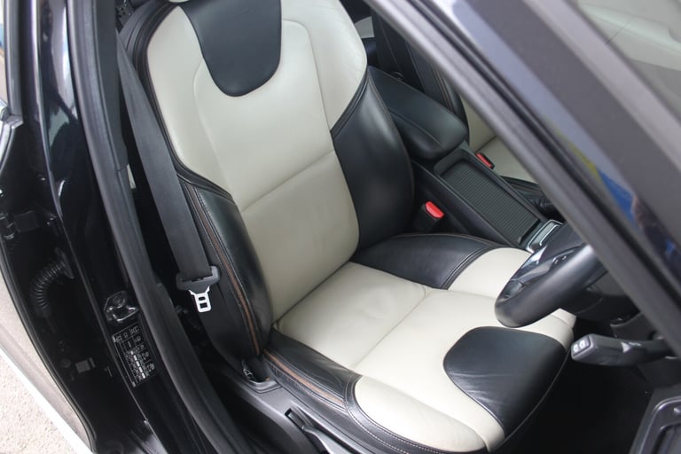 2013 Volvo V40 D3 Cross Country Lux Nav Geartronic HATCHBACK Diesel Automatic