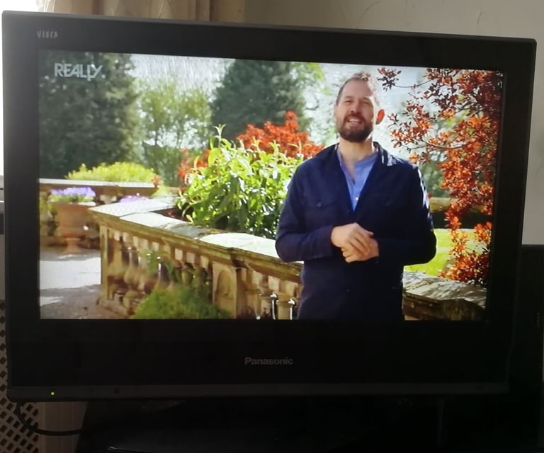 26 Inch Panasonic LCD TV With Remote TX-26LMD70A