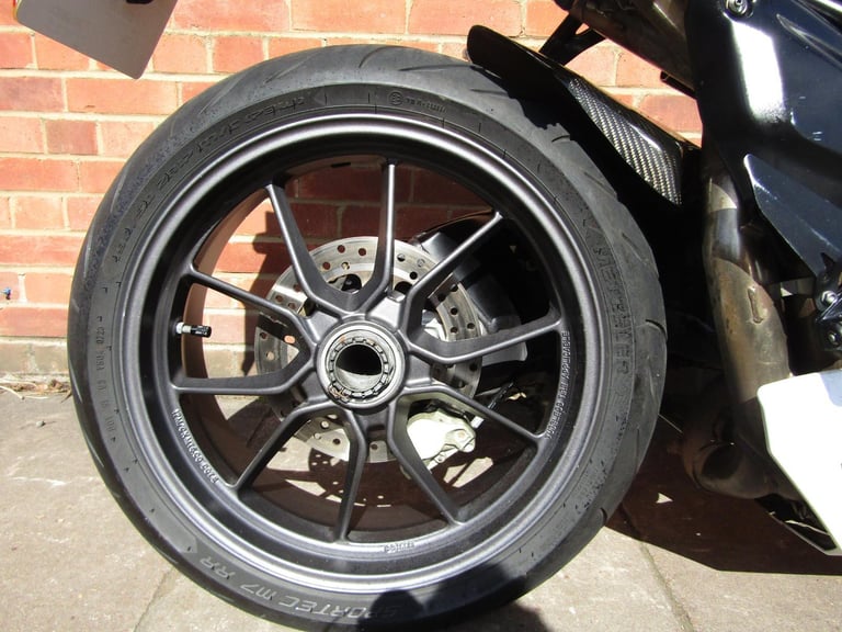 DUCATI 1198 S * PEARL WHITE * REDUCED * LOVELY BIKE * PLATE**EXTRAS**CARBON**