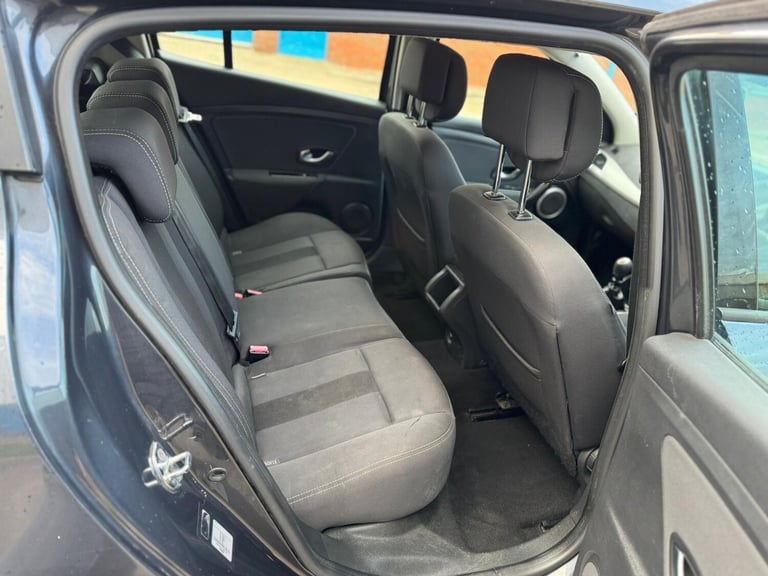 2011 Renault Megane 1.6 16V Dynamique TomTom Euro 5 5dr HATCHBACK Petrol Manual