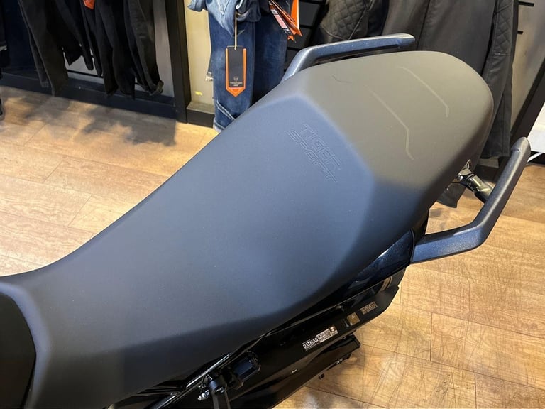 2025 Triumph Tiger 800 Sport PREMIUM Petrol black 6 Speed