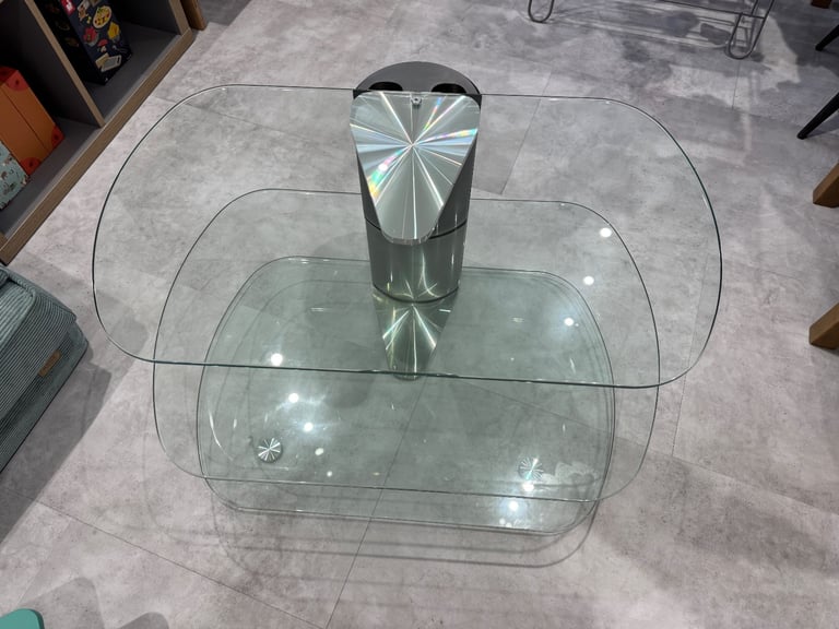 TV STAND - GLASS - Off The Wall Skyline 750