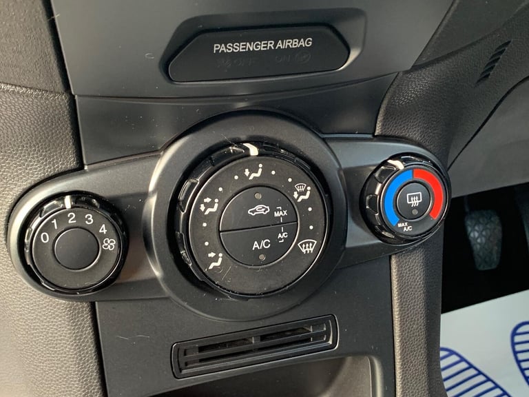 FORD FIESTA 1.5 TDCi Style Hatchback 3dr Diesel Manual Euro 6 (75 ps) 2015